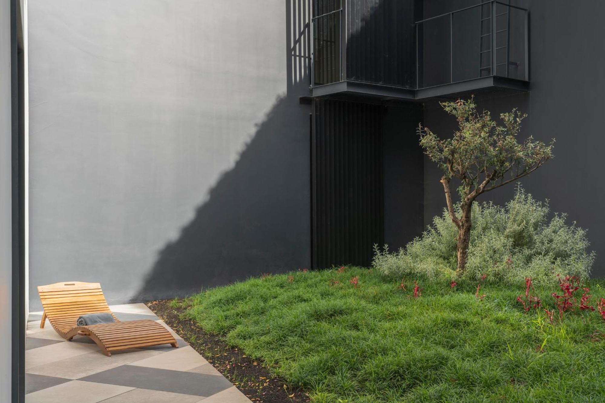 Infinity Pool, Patio & Garage - Center Of Funchal Apartment Exterior photo