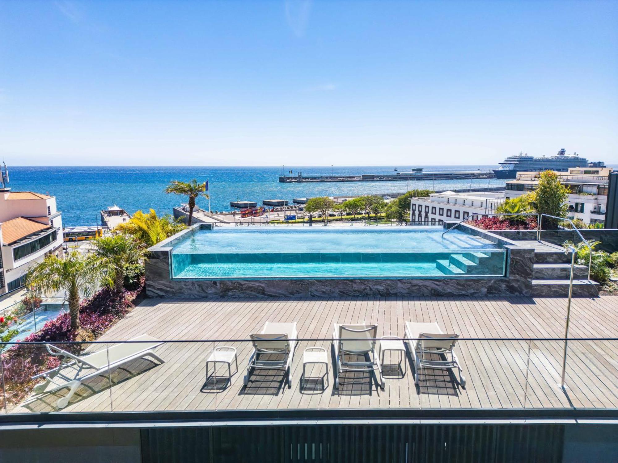 Infinity Pool, Patio & Garage - Center Of Funchal Apartment Exterior photo