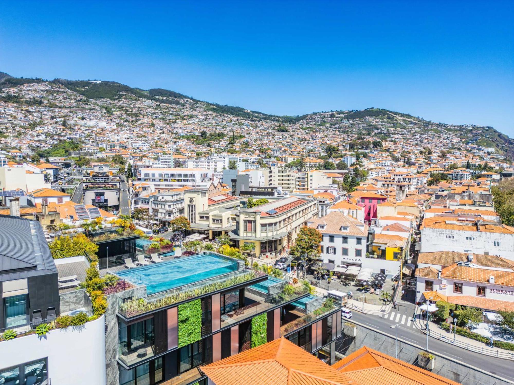 Infinity Pool, Patio & Garage - Center Of Funchal Apartment Exterior photo