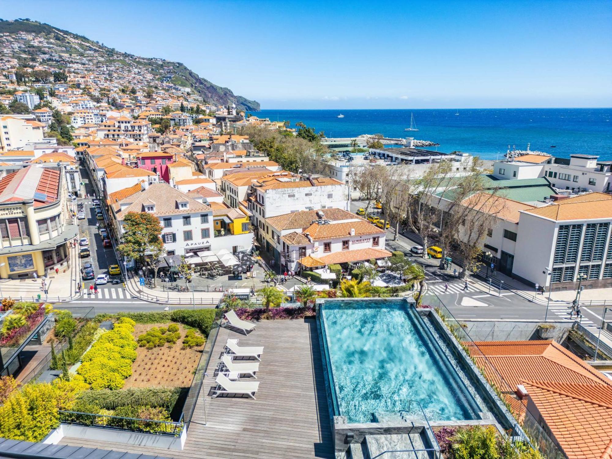 Infinity Pool, Patio & Garage - Center Of Funchal Apartment Exterior photo