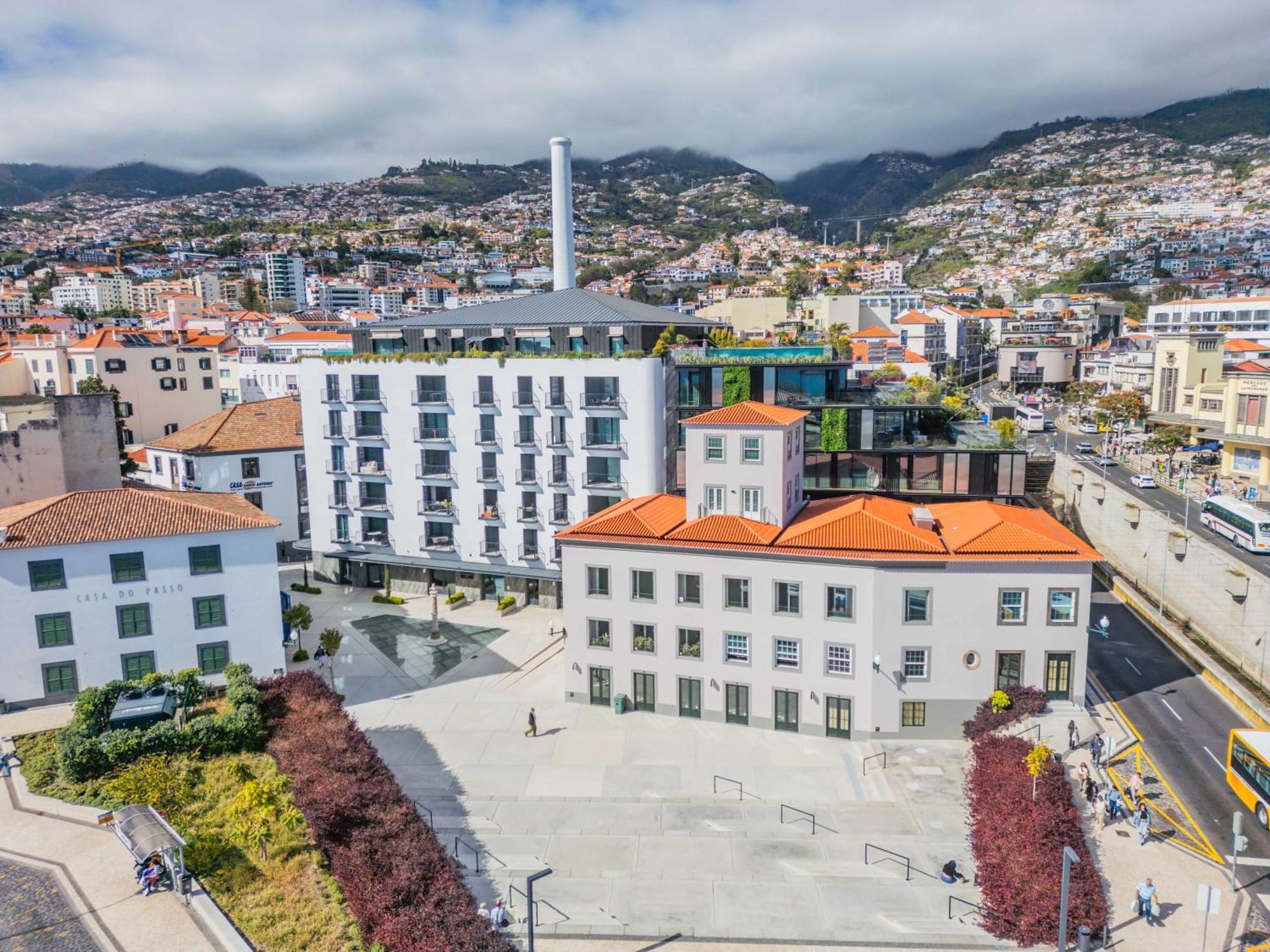 Infinity Pool, Patio & Garage - Center Of Funchal Apartment Exterior photo