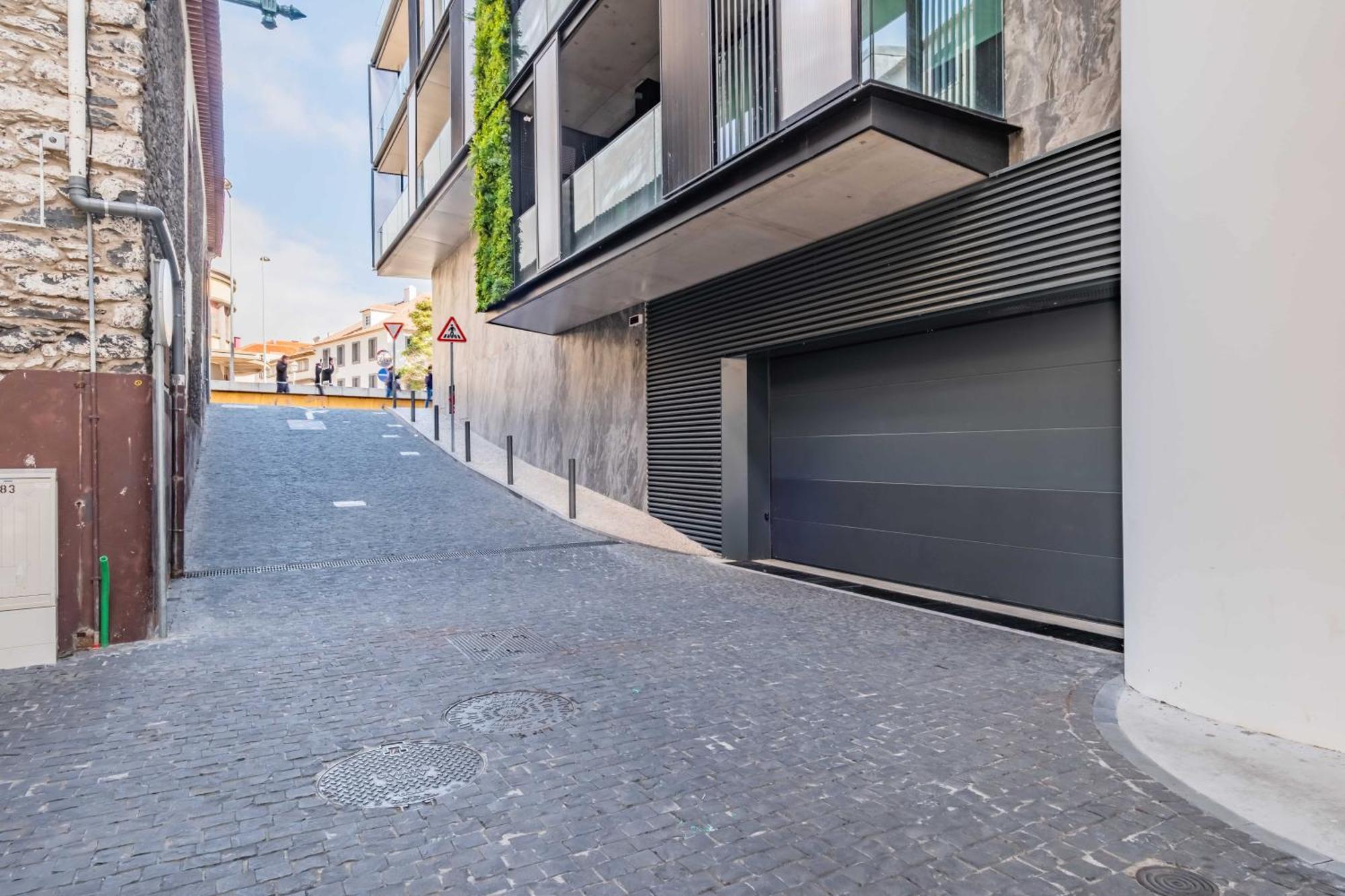 Infinity Pool, Patio & Garage - Center Of Funchal Apartment Exterior photo